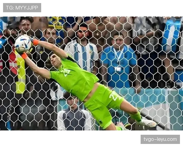 马丁内斯扑救数据领跑全联盟，稳健表现铸就赛季最佳门将传奇